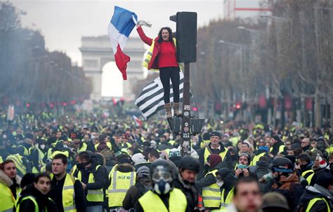 De Impact van de Yellow Vest Protesten op het Franse Politieke Landschap: Een Analyse van de Oorzaken en Gevolgen